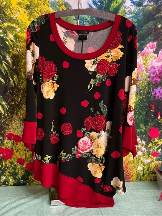 eva varro Tops - eva varro Black Floral Scoop Neck Tunic with Red Trim. #2212
